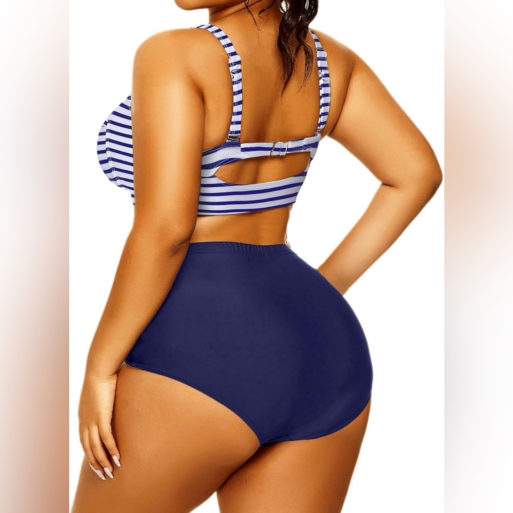 Swimsuit - Picture 3 of 7
